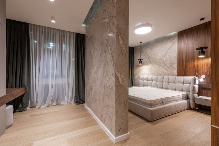 Gepflegtes Schlafzimmer nach der Unterhaltsreinigung